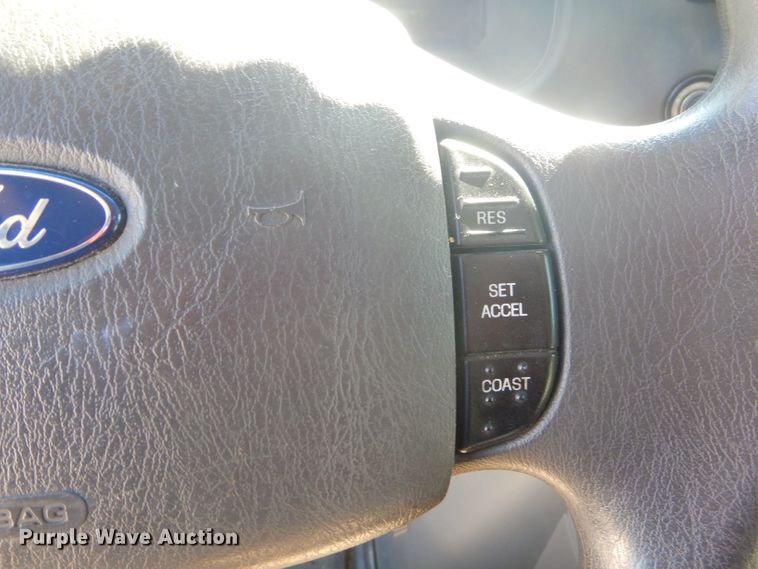 image for item FC9932 2004 Ford E150 van