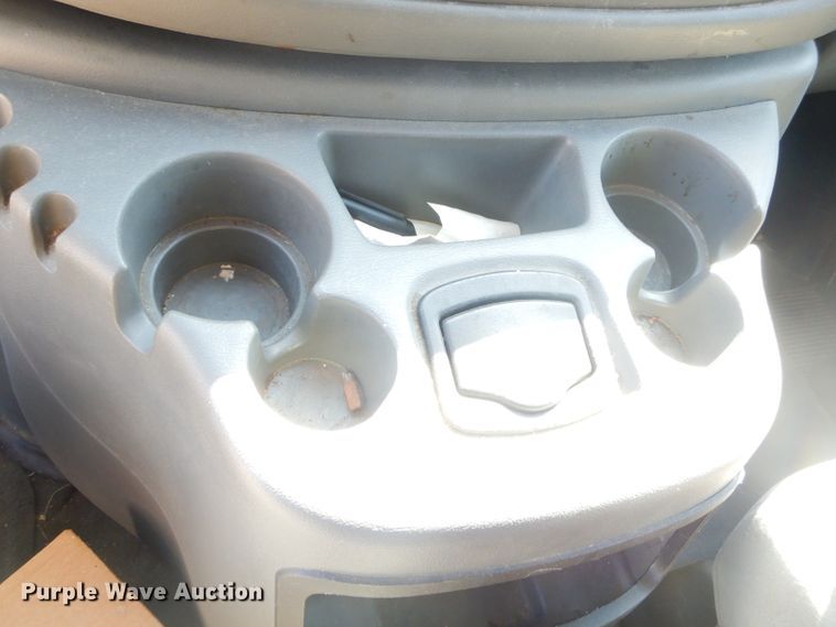 image for item FC9932 2004 Ford E150 van