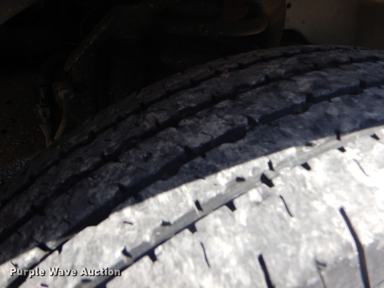 image for item FC9932 2004 Ford E150 van