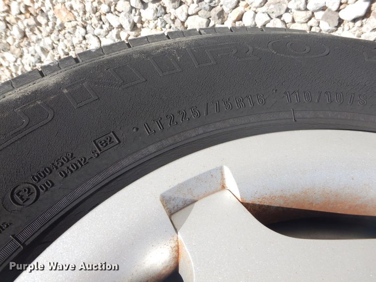 image for item FC9932 2004 Ford E150 van