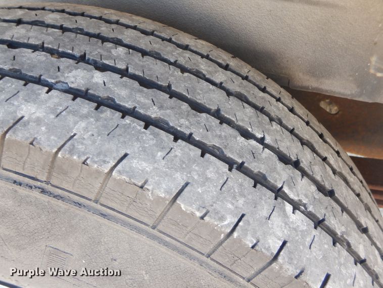 image for item FC9932 2004 Ford E150 van