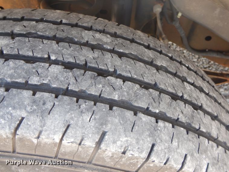 image for item FC9932 2004 Ford E150 van