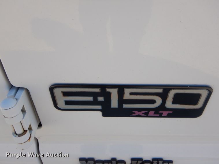 image for item FC9932 2004 Ford E150 van