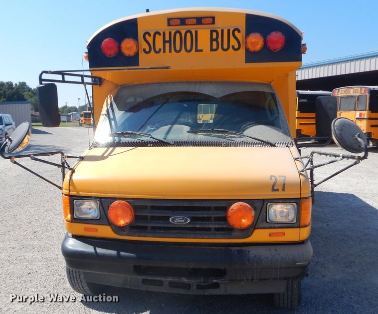 image for item FC9934 2005 Ford E450 shuttle bus