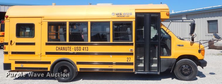 image for item FC9934 2005 Ford E450 shuttle bus