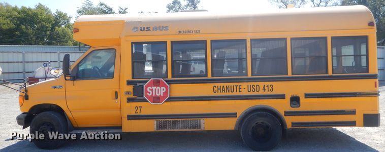 image for item FC9934 2005 Ford E450 shuttle bus