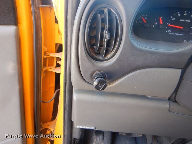 image for item FC9934 2005 Ford E450 shuttle bus