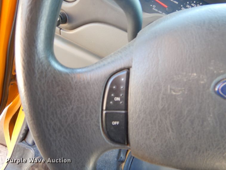 image for item FC9934 2005 Ford E450 shuttle bus