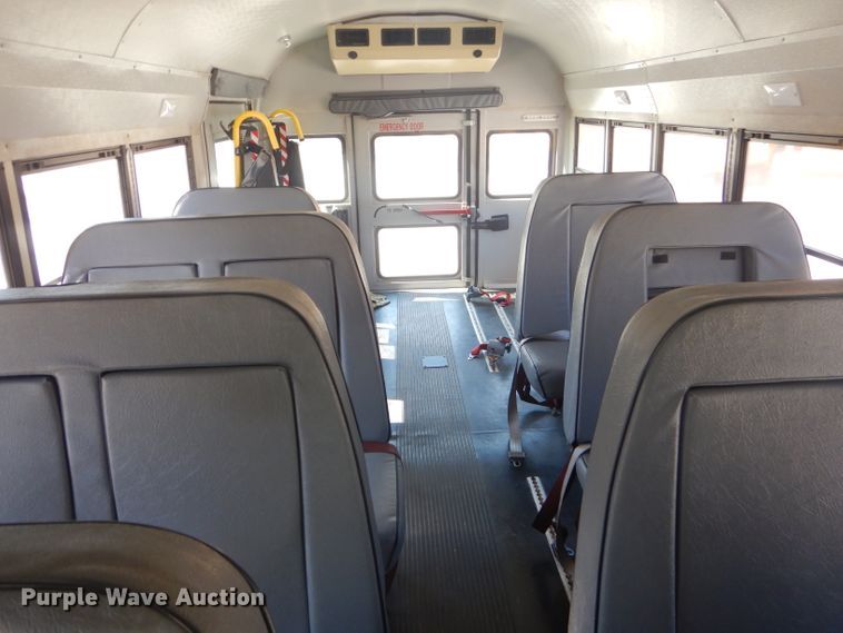 image for item FC9934 2005 Ford E450 shuttle bus