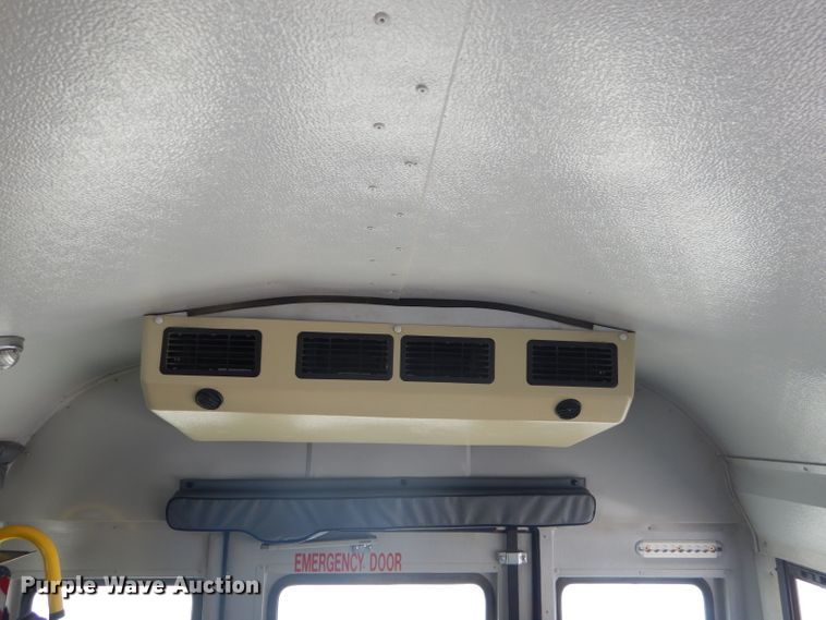 image for item FC9934 2005 Ford E450 shuttle bus