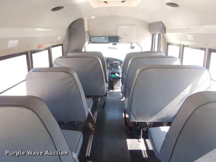 image for item FC9934 2005 Ford E450 shuttle bus