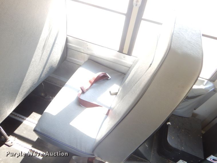 image for item FC9934 2005 Ford E450 shuttle bus