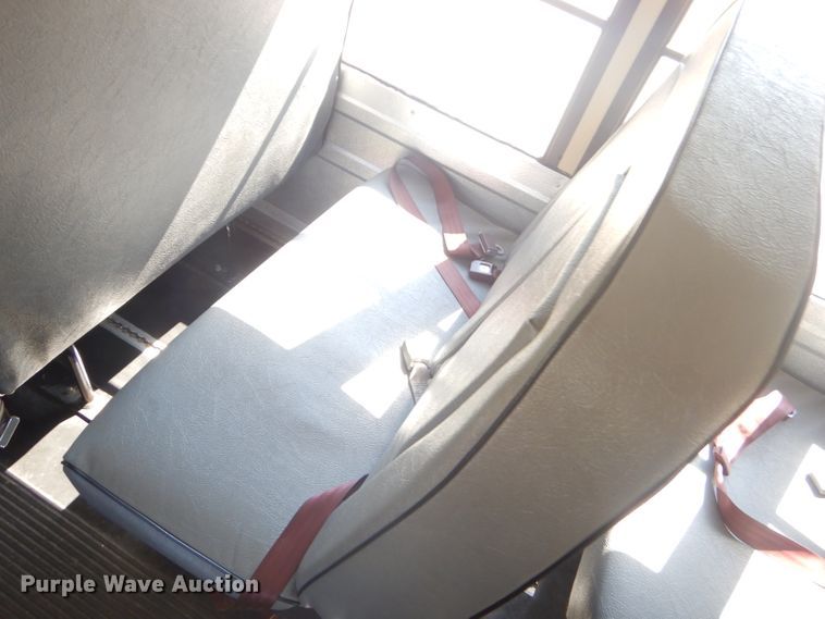 image for item FC9934 2005 Ford E450 shuttle bus