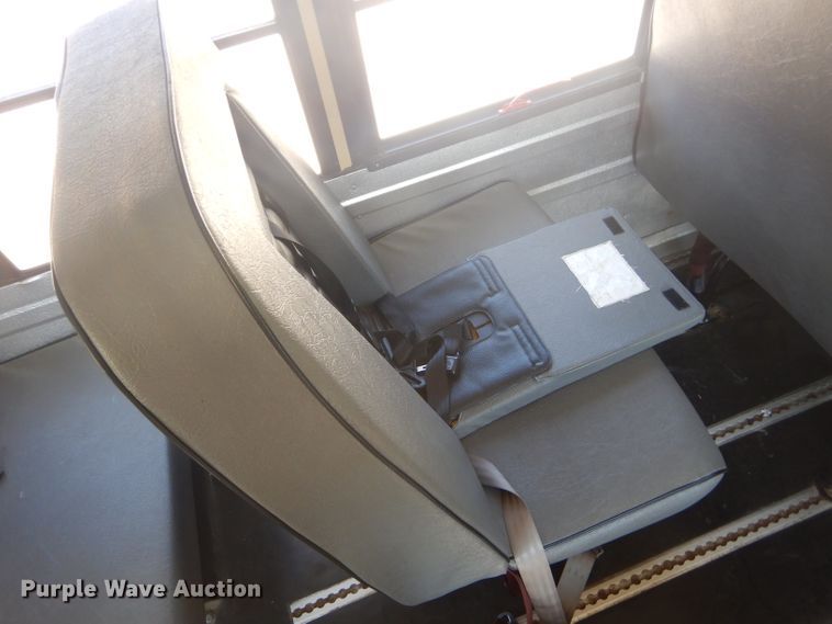 image for item FC9934 2005 Ford E450 shuttle bus