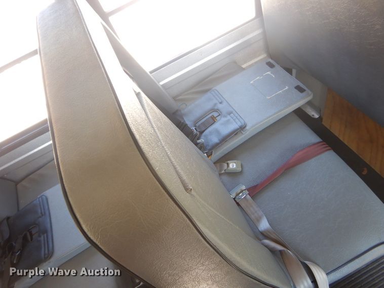 image for item FC9934 2005 Ford E450 shuttle bus