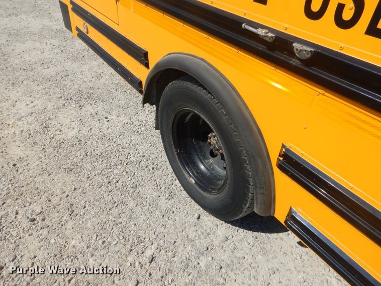 image for item FC9934 2005 Ford E450 shuttle bus