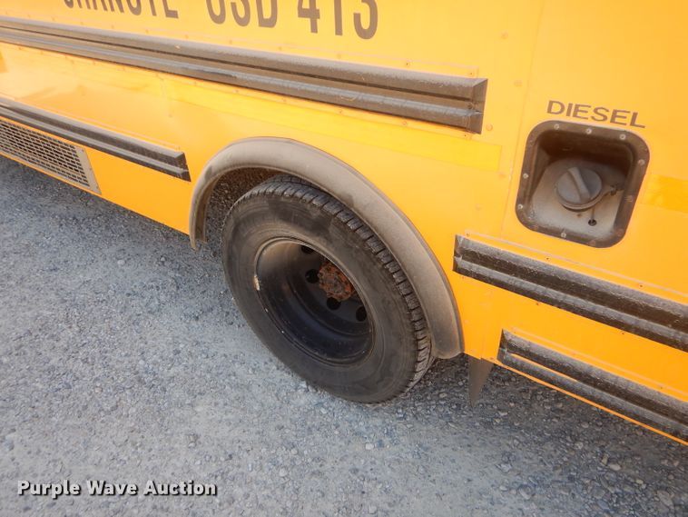 image for item FC9934 2005 Ford E450 shuttle bus