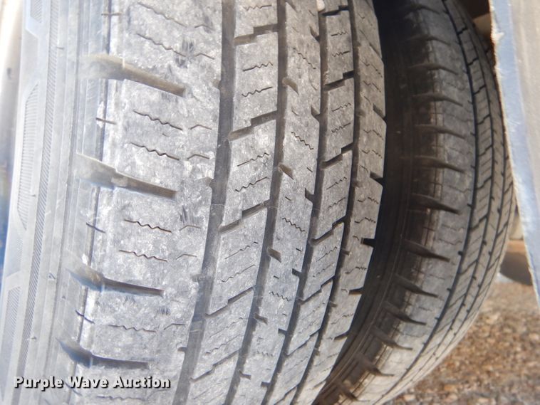 image for item FC9934 2005 Ford E450 shuttle bus