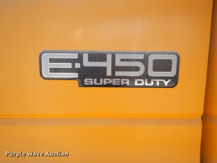 image for item FC9934 2005 Ford E450 shuttle bus