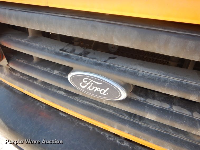 image for item FC9934 2005 Ford E450 shuttle bus