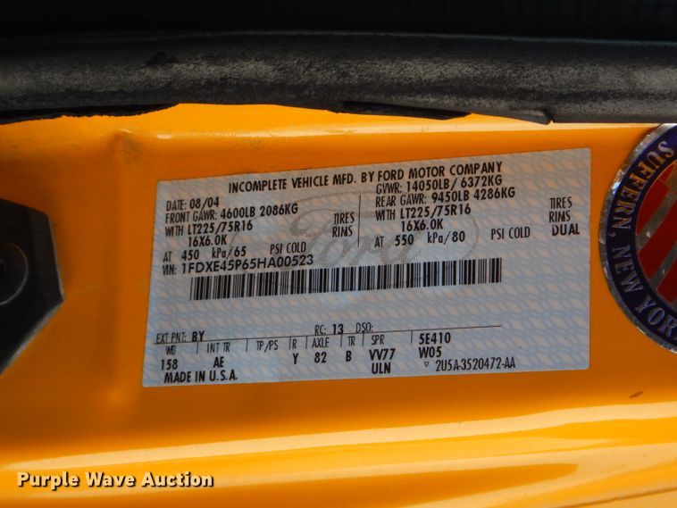 image for item FC9934 2005 Ford E450 shuttle bus