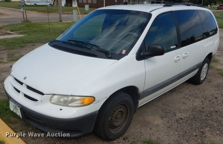 image for item FG9815 2000 Dodge Caravan mini van