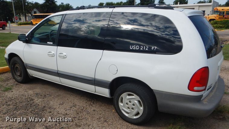 image for item FG9815 2000 Dodge Caravan mini van