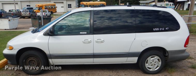 image for item FG9815 2000 Dodge Caravan mini van