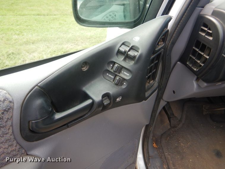 image for item FG9815 2000 Dodge Caravan mini van