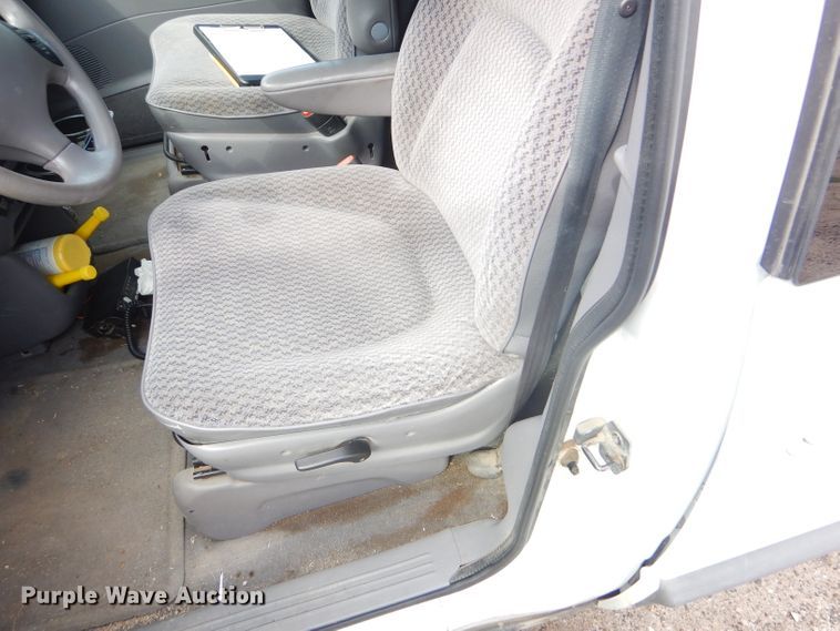 image for item FG9815 2000 Dodge Caravan mini van