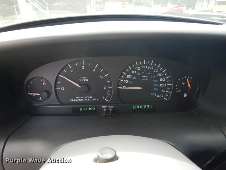 image for item FG9815 2000 Dodge Caravan mini van