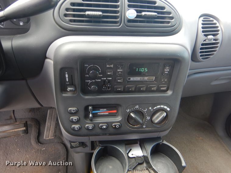 image for item FG9815 2000 Dodge Caravan mini van