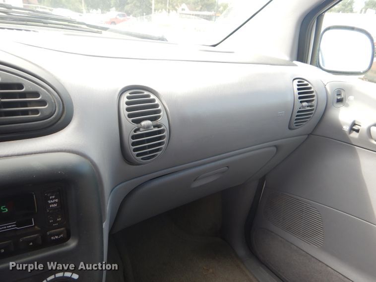 image for item FG9815 2000 Dodge Caravan mini van