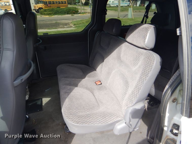 image for item FG9815 2000 Dodge Caravan mini van