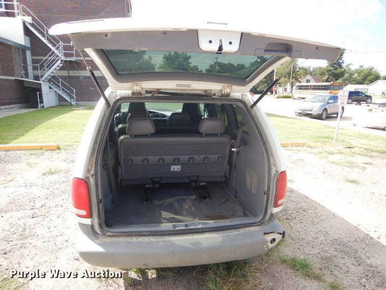 image for item FG9815 2000 Dodge Caravan mini van