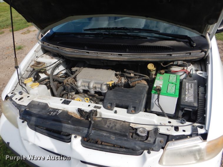 image for item FG9815 2000 Dodge Caravan mini van