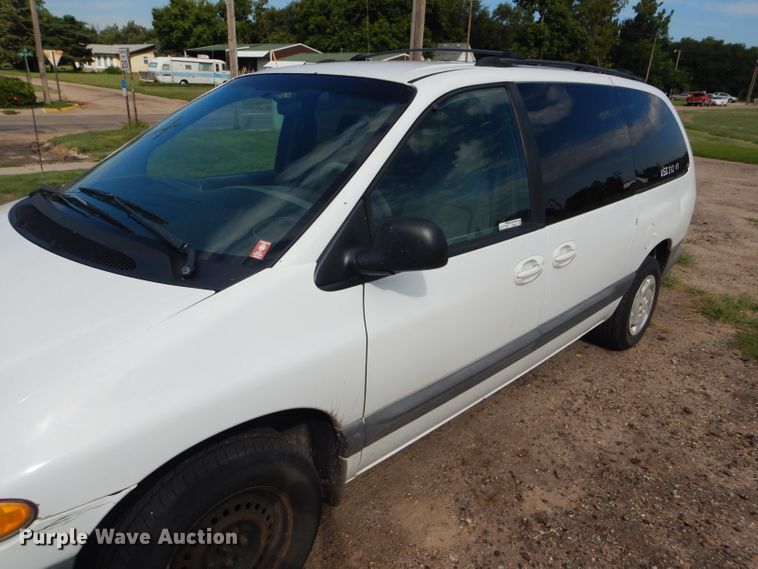 image for item FG9815 2000 Dodge Caravan mini van