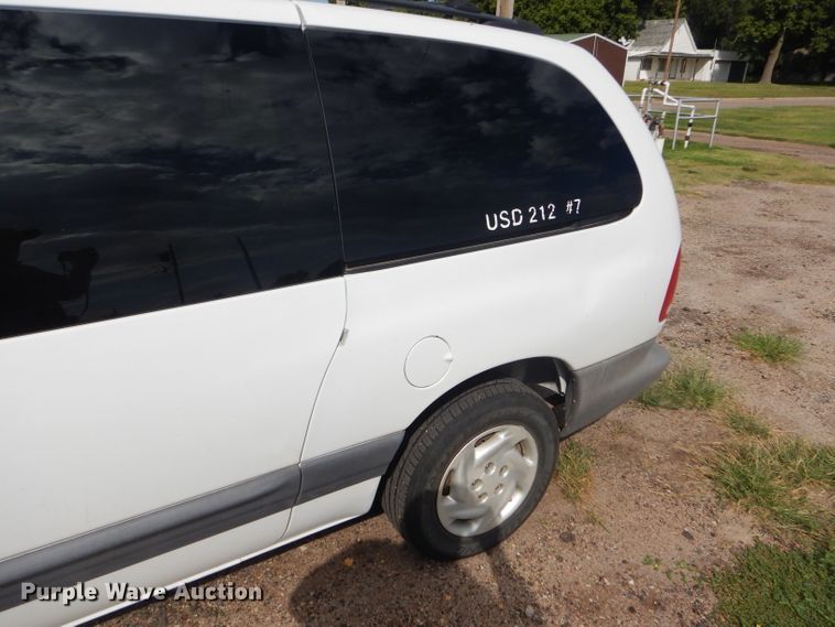 image for item FG9815 2000 Dodge Caravan mini van