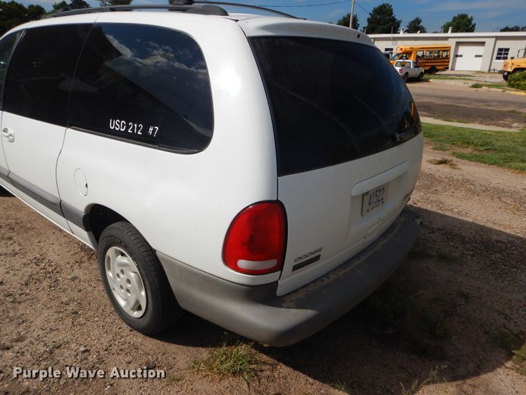 image for item FG9815 2000 Dodge Caravan mini van