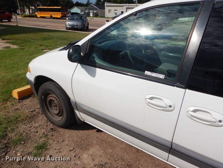 image for item FG9815 2000 Dodge Caravan mini van