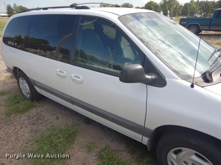image for item FG9815 2000 Dodge Caravan mini van