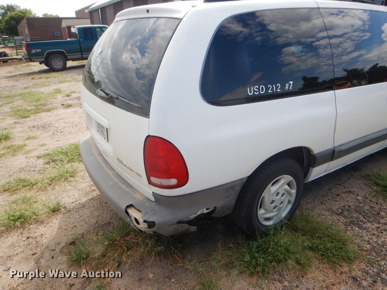 image for item FG9815 2000 Dodge Caravan mini van