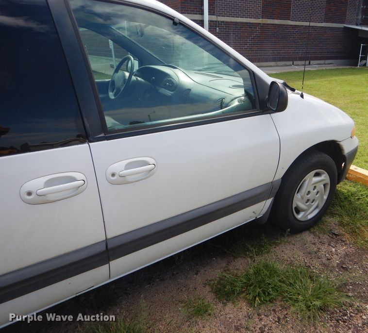 image for item FG9815 2000 Dodge Caravan mini van