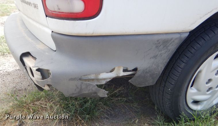 image for item FG9815 2000 Dodge Caravan mini van