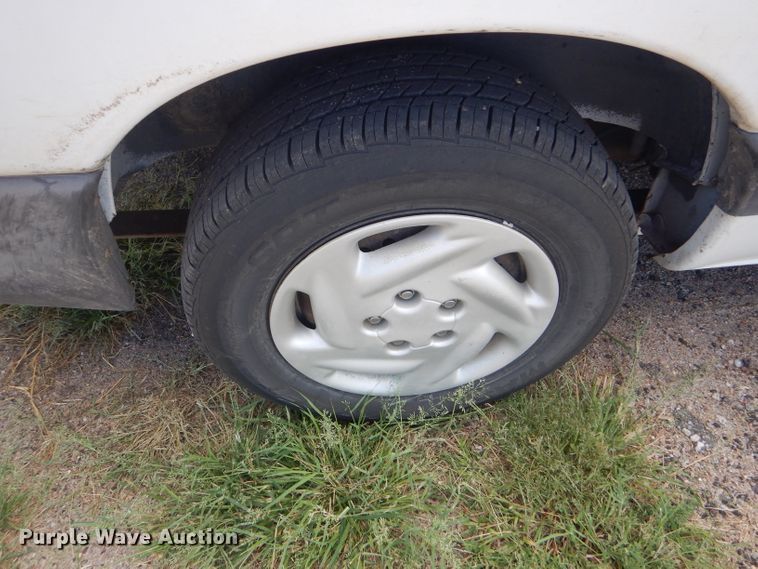 image for item FG9815 2000 Dodge Caravan mini van