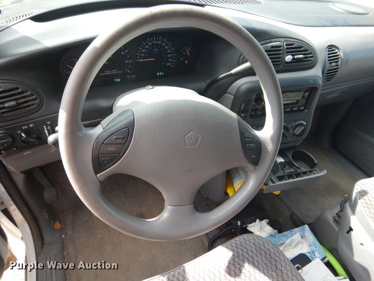 image for item FG9815 2000 Dodge Caravan mini van