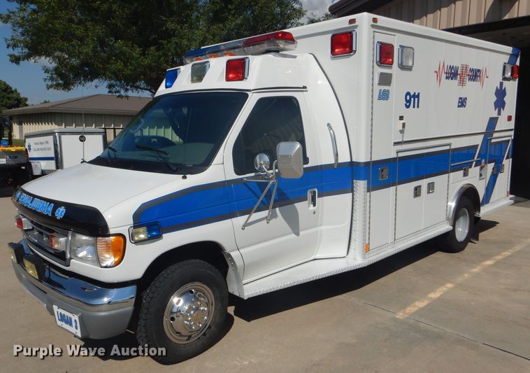 image for item FG9825 2002 Ford E450 ambulance