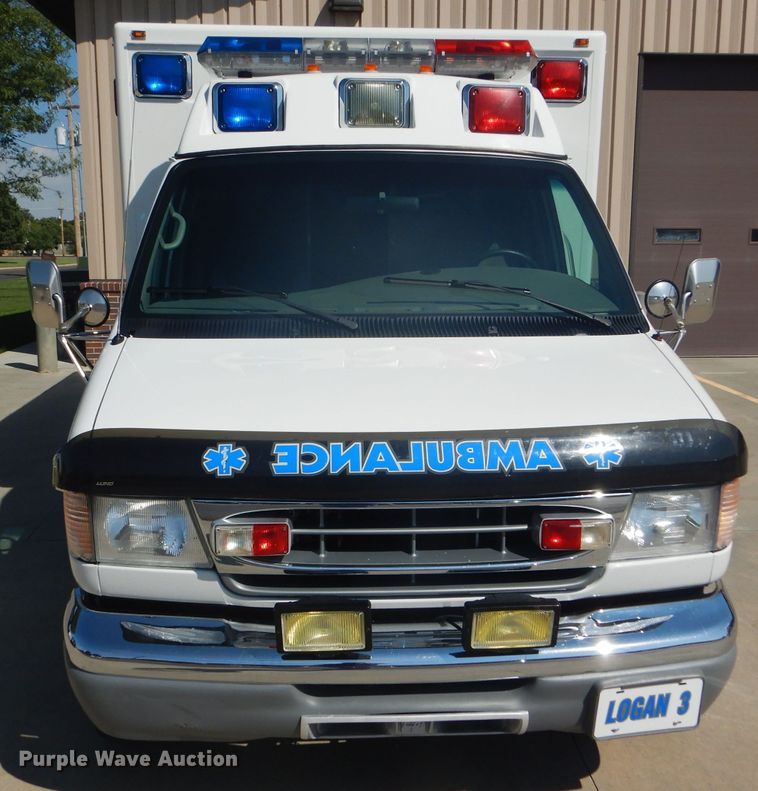 image for item FG9825 2002 Ford E450 ambulance