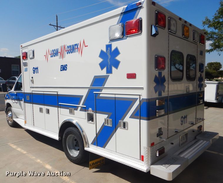 image for item FG9825 2002 Ford E450 ambulance