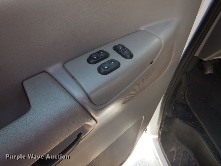 image for item FG9825 2002 Ford E450 ambulance